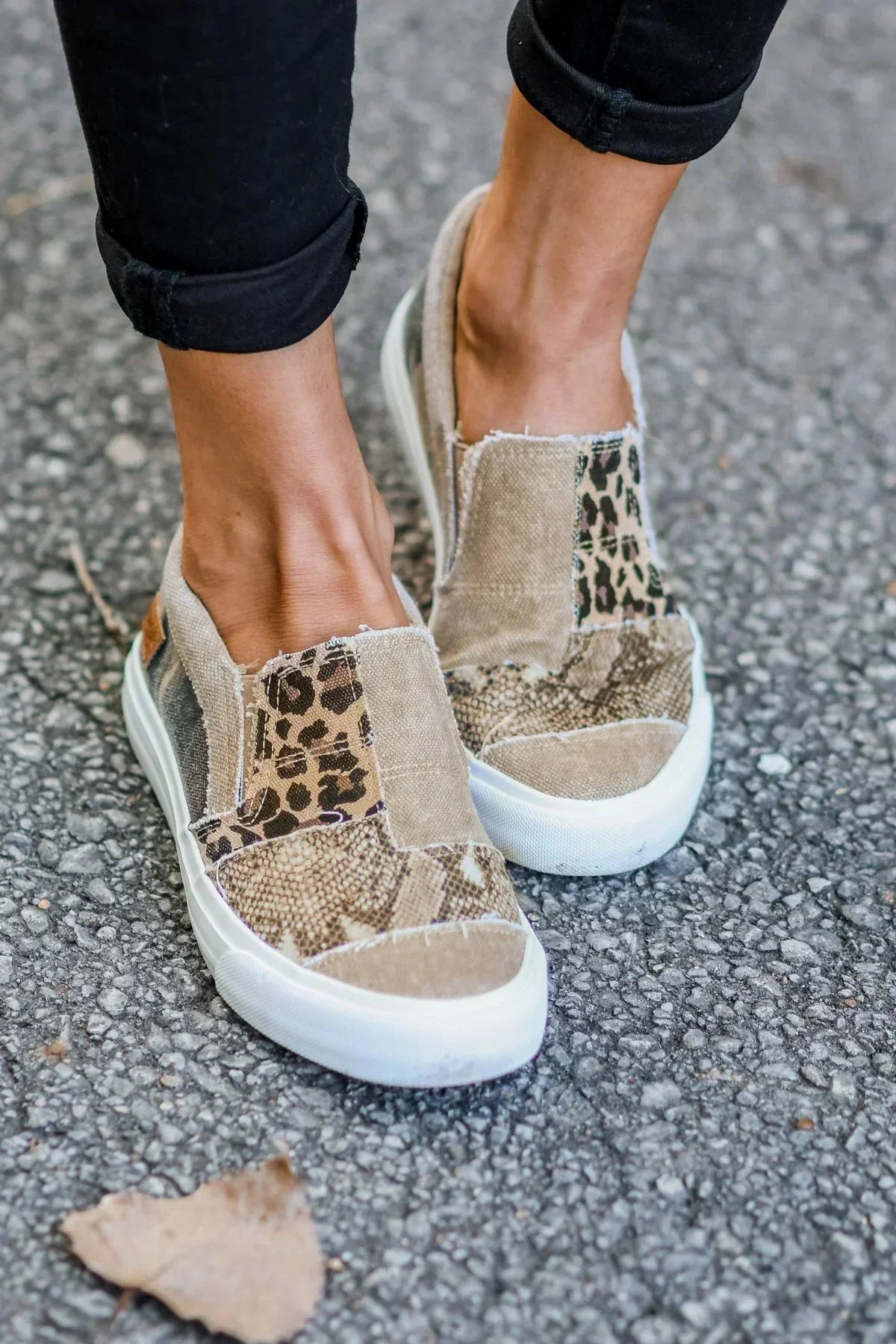 Women's loafers slip on orthopedic sneakers with mixed snakeskin and leopard print canvas upper and white rubber sole