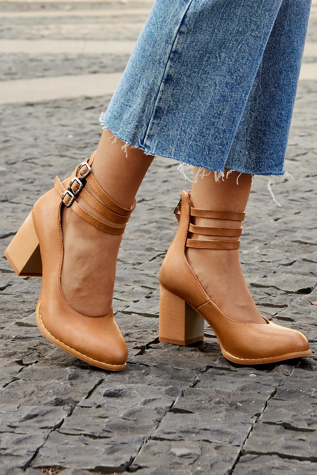 Smooth sandals with ankle strap and thick heel in tan brown, styled with cropped denim jeans