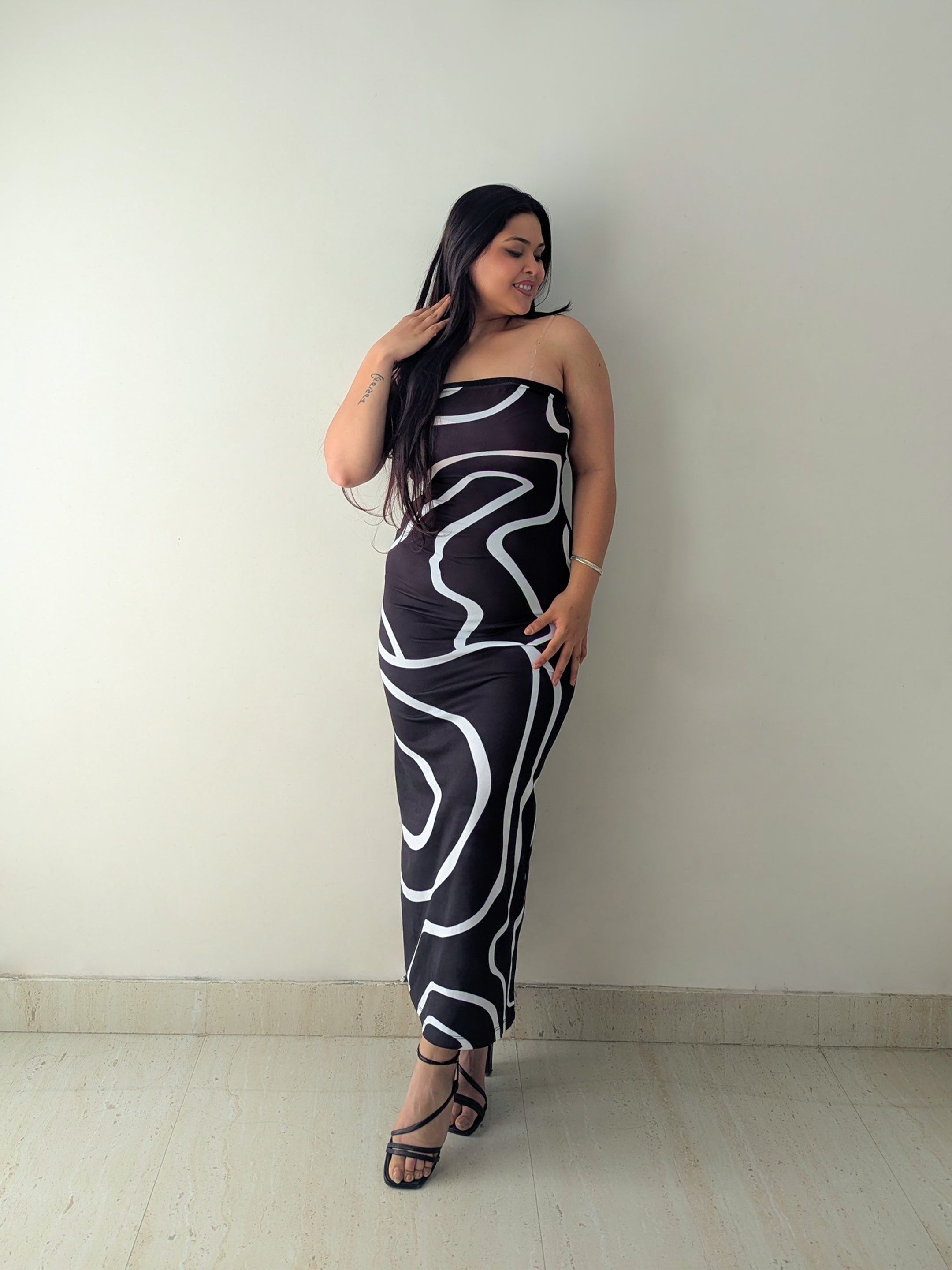 Craftsmiley Noir Wave Strapless Maxi Dress 🖤🤍