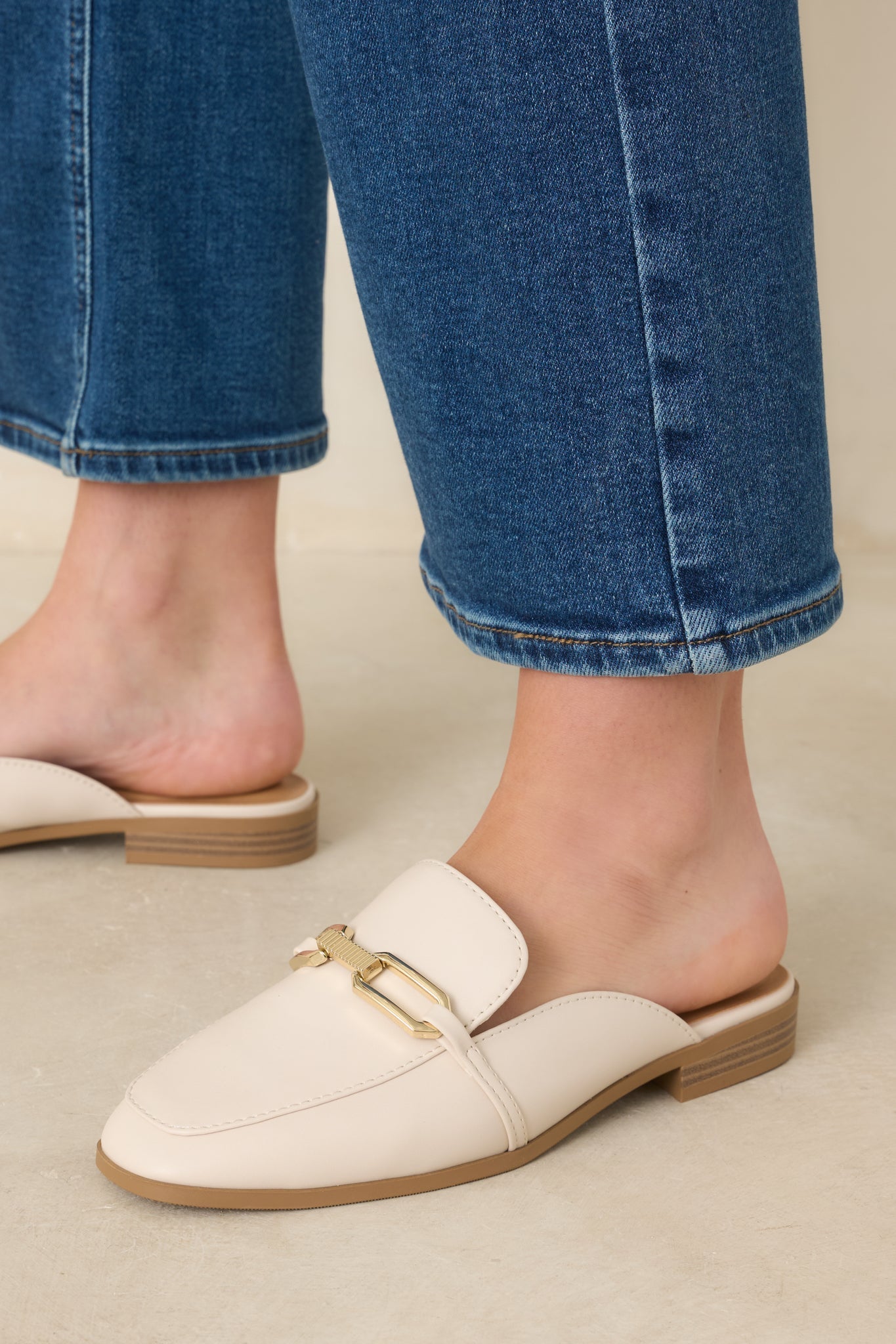 Alvida | Leather Slides for Women Closed Toe