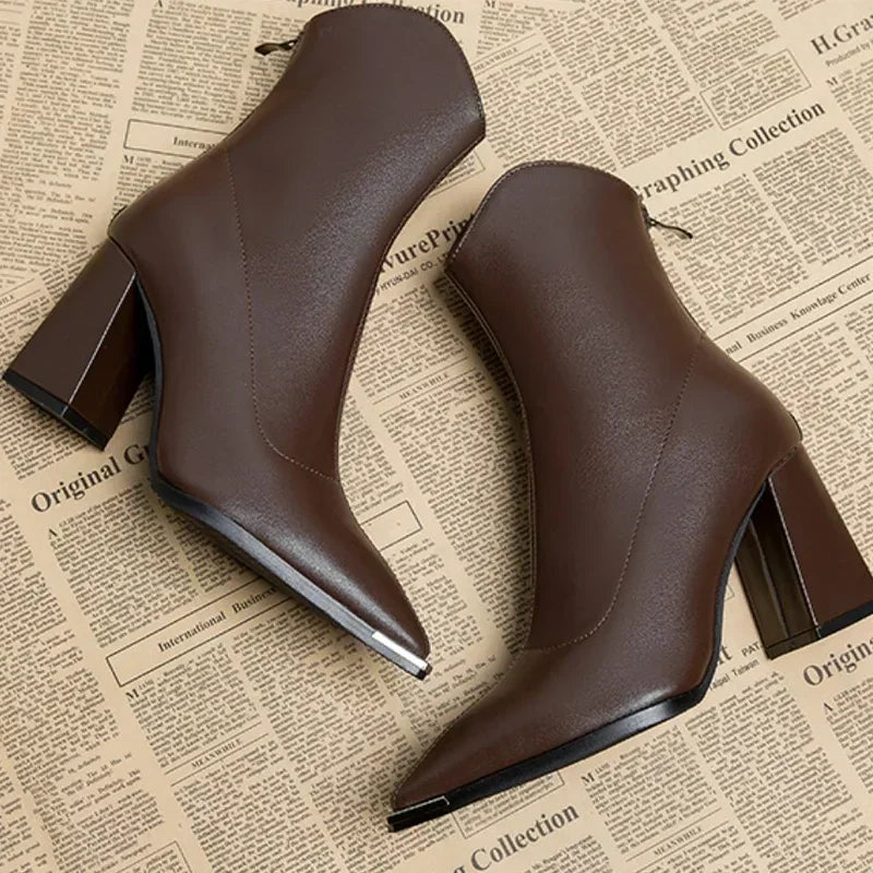 Clevera | Chrome Tip Chelsea Leather Boots 7