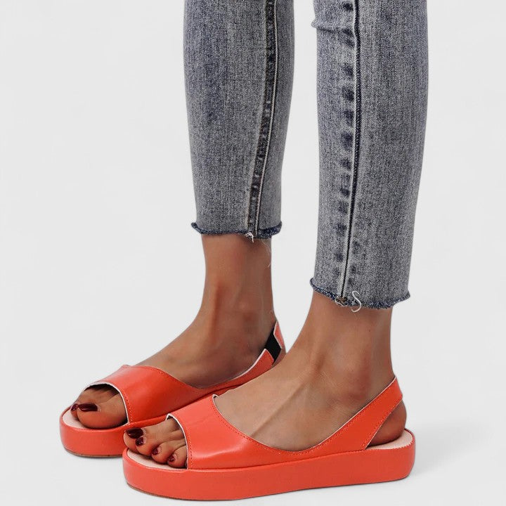 White orthopedic sandals with cushioned insole and refined finish for casual summer outfits
